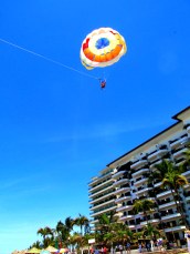 Dom Nozzi parasailing over Puerto Vallarta, April 2017 (5)